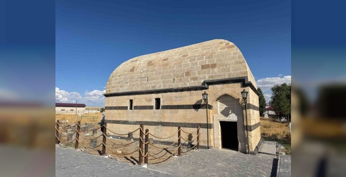 Osmanlı'dan günümüze ulaşan Hamur Kümbeti restore edilerek ziyarete açıldı