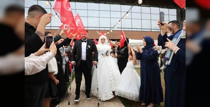 Pençe-Kilit operasyonu gazisi Mertcan Demir, Merve Ulupınar ile evlendi
