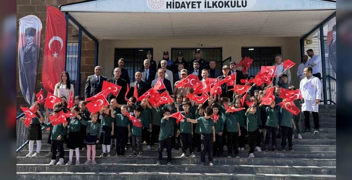 Tatvan'da İlköğretim Haftası kutlandı