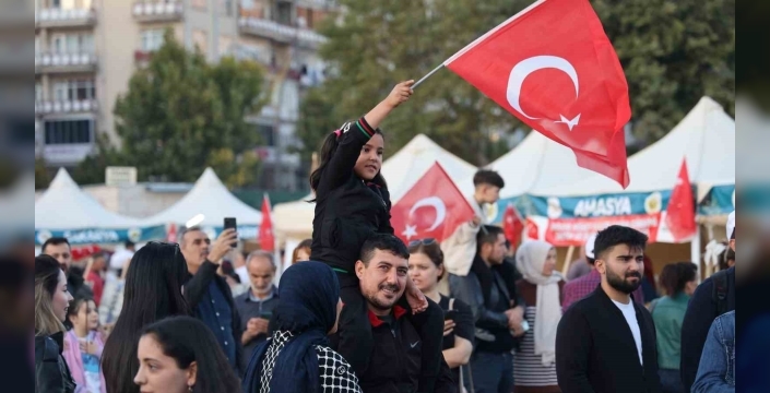Ticaret Bakanı Bolat: Kırşehir esnafına 100 milyon lira kredi pazartesi gönderiliyor