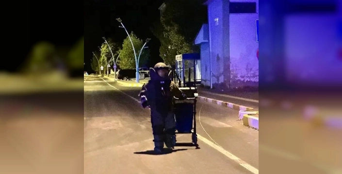Tunceli'de şüpheli çanta fünyeyle patlatıldı: Kıyafet ve kırtasiye çıktı