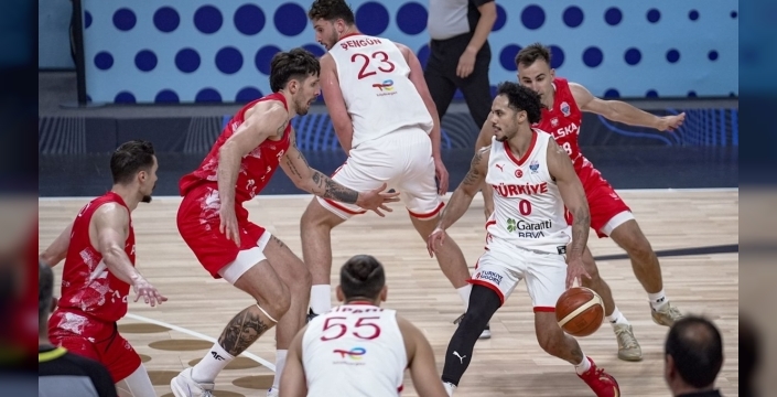Türkiye-Yunanistan maçı başladı: Riga'da tarihi yarı final