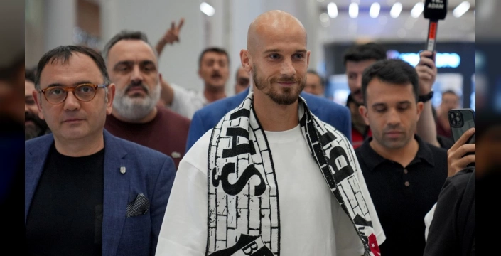Vaclav Cerny İstanbul'da: Beşiktaş'ın yeni transferi taraftarlarla buluştu