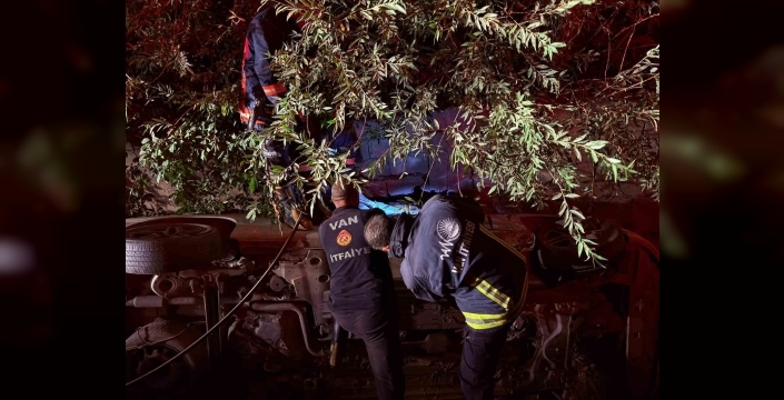 Van'da trafik kazası: Sürücü yaralandı