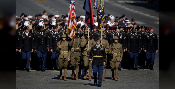 ABD ve Çin askeri geçit törenleri karşılaştırıldı