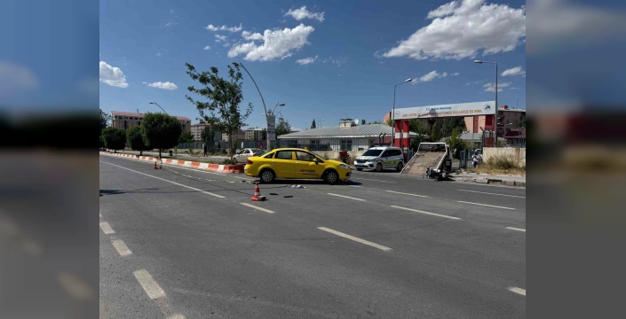 Ağrı'da motosiklet kazası: Çift hayatını kaybetti