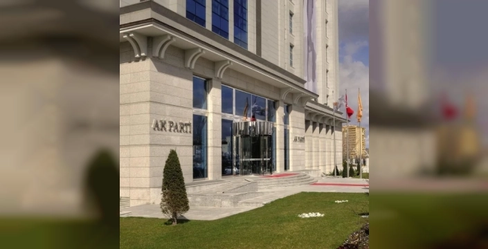 AK Parti 8 ilde il başkanı değiştirdi