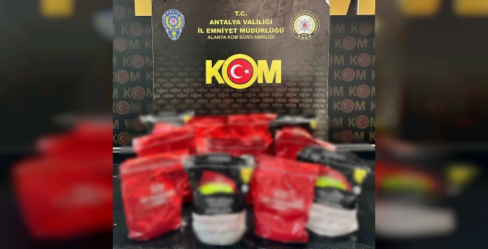 Antalya'da büyük operasyon: Binlerce kaçak ürün ele geçirildi