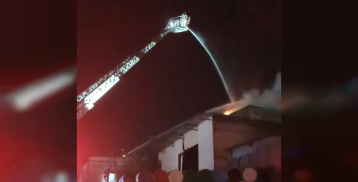 Başakşehir'de yangın: Fabrika kül oldu