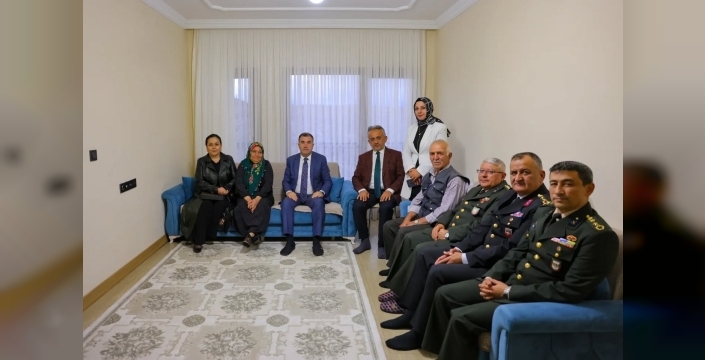 Bayburt Valisi Eldivan, Gaziler Günü'nde şehit ailesi ve gaziyi ziyaret etti