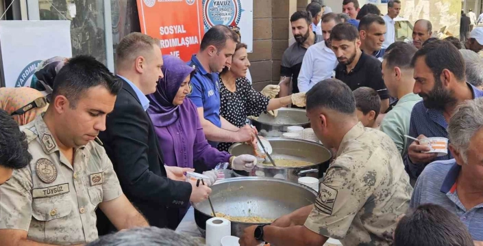 Bulanık'ta 3 bin kişiye aşure ikramı