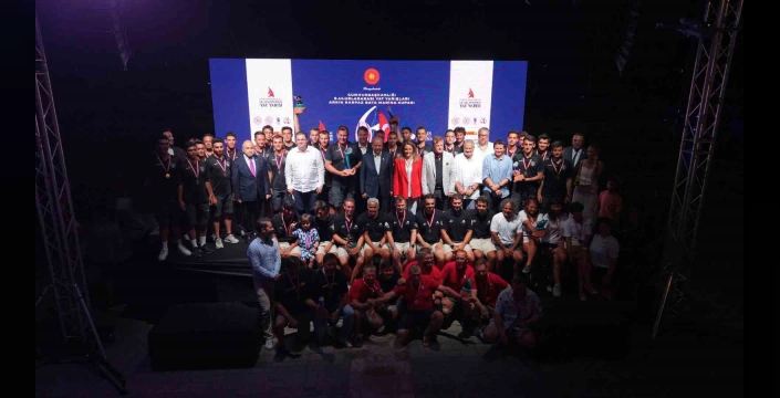 Cumhurbaşkanlığı Yat Yarışları'nda Türk Bayrağı Zirvede: Deniz Harp Okulu Birinci Oldu