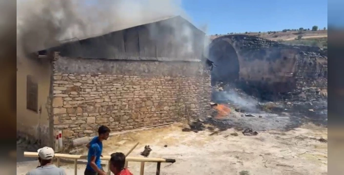 Elazığ'da 750 yıllık kervansaray yandı
