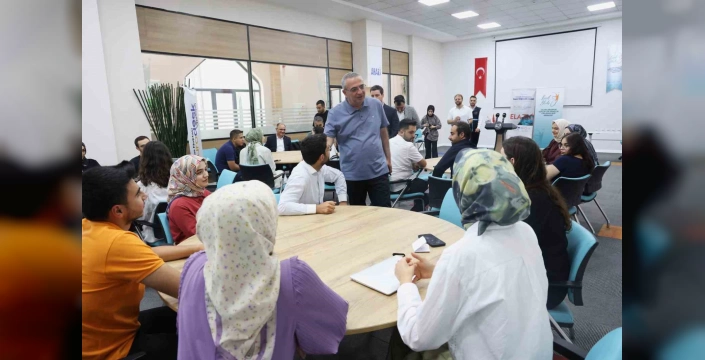 Elazığ'da gençler sosyal girişimcilik üzerine politika geliştirdi