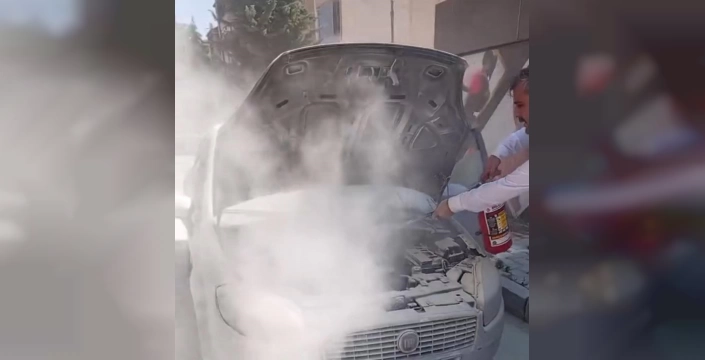 Elazığ'da otomobil yangını: Güvenlik kamerası görüntülerde dehşet anları