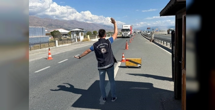 Erzincan'da düzensiz göç operasyonu: 1160 kişi kontrol edildi