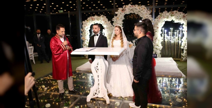 Erzurum'da düğün: Mehmet Emre ve Eda Çatalkaya hayatlarını birleştirdi