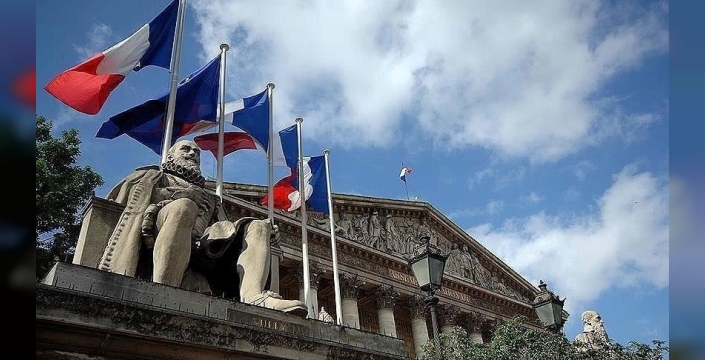 Fitch, Fransa'nın kredi notunu düşürdü: 'A+'ya geriledi