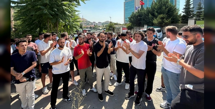 Futbolcular GSB önünde: TFF'nin 25 yaş üstü kuralına tepki