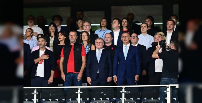 Hacıosmanoğlu'ndan sert açıklamalar: 'Takım içinde güzel bir aile ortamı var. Bu ortama çomak sokmaya çalışanlar Türk değil!'