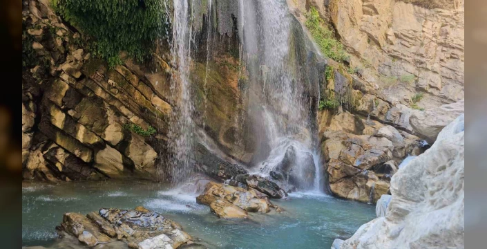 Hakkari'nin Kaval Şelalesi yaz turizmine ev sahipliği yapıyor
