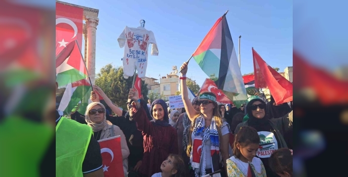 İsrail ablukasına karşı Kilis'te insani yardım filosu protestosu