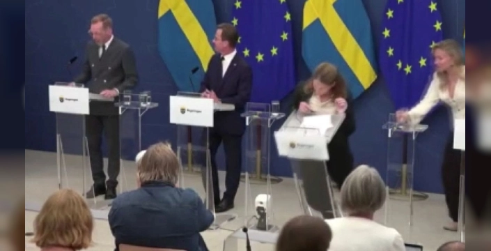 İsveç Sağlık Bakanı Lann, görevi devralma töreninde bayıldı