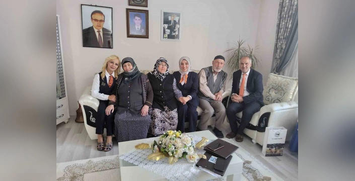 Kars Valiliği, şehit ailelerini evlerinde ziyaret etti