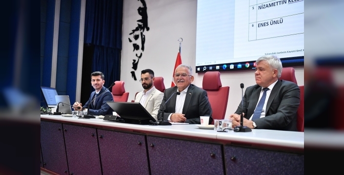 Kayseri'de gençlik meclisi kuruldu: Vali Çiçek ve Başkan Büyükkılıç gençlerle buluştu