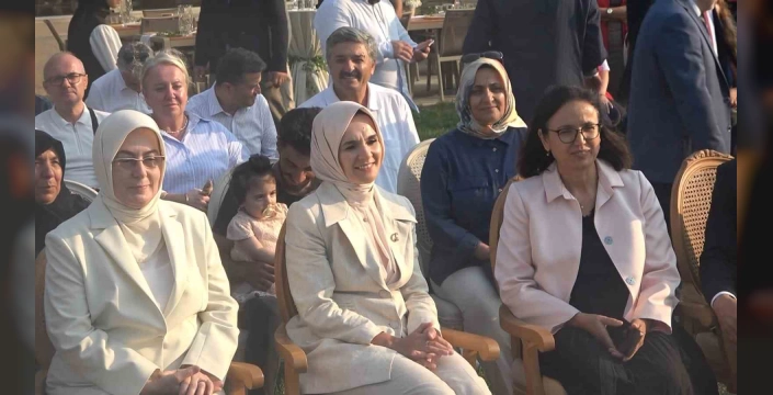 Mahinur Özdemir Göktaş, Yalova'da bir çiftin nikah şahidi oldu