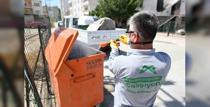 Mersin'de sinek ve larva mücadelesi sürüyor