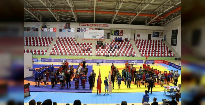 Muş'ta Anadolu Yıldızlar Ligi Güreş Müsabakaları Başladı: Genç Sporcular Mindere Çıktı