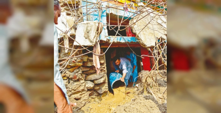 Pakistan'da sel ve heyelan felaketi: Ölü sayısı 330'u geçti