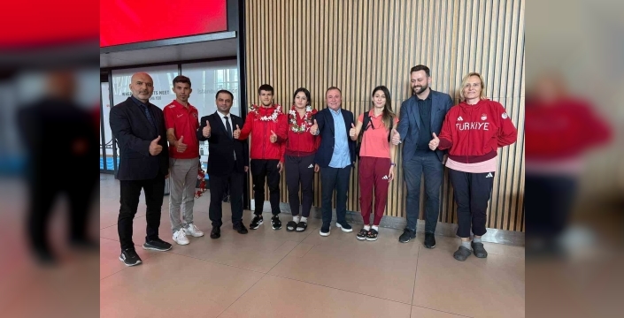 Para Atletizm Milli Takımı sporcuları, Yeni Delhi'deki başarılarıyla yurda döndü