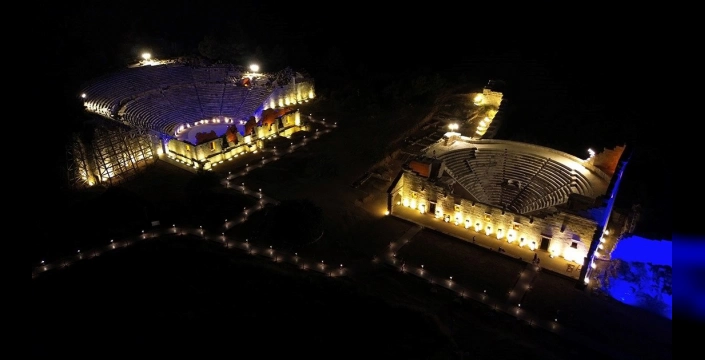 Patara Antik Kenti gece müzeciliğiyle ziyaretçilerini ağırlıyor