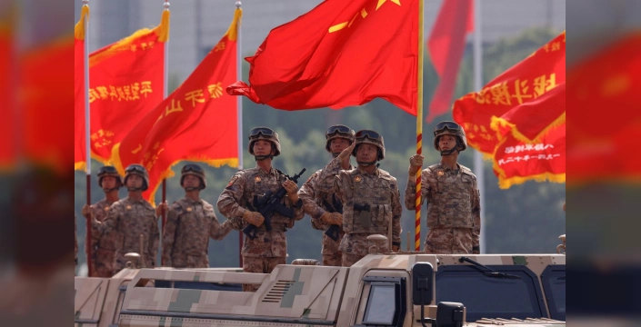 Pekin’de devasa askeri geçit: Çin, yeni silahlarını sergiledi