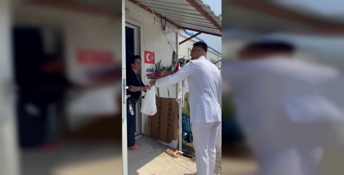 Ramazan Altun'un yürek ısıtan davranışı: Mezuniyet kurbanını depremzedelere dağıttı