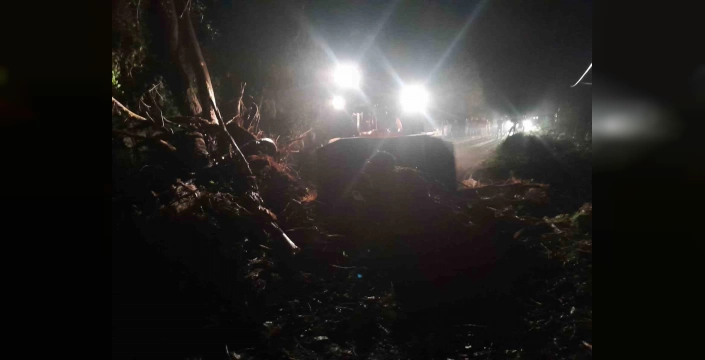 Rize'de heyelan: Yayla yolları ulaşıma kapandı