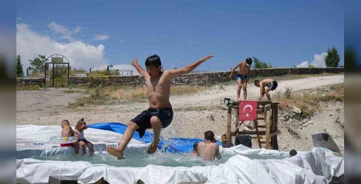 Şehitler Köyü'nde mucize havuz: Çocuklar serinliyor, baba gururlanıyor