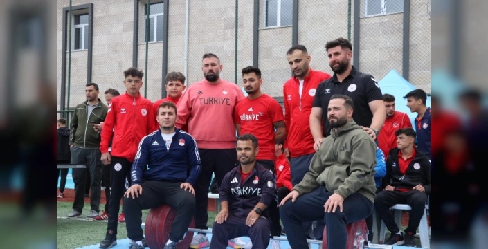 sivas'ta şampiyon halterciler gençlerle buluştu