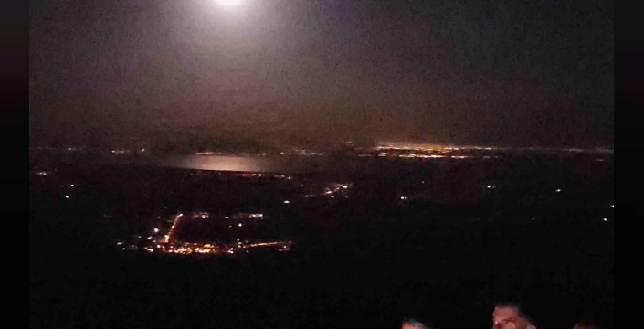 Süphan Dağı'ndan Van Gölü'ne yansıyan dolunay: Unutulmaz bir gece