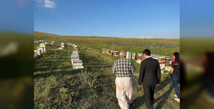 Susuz Kaymakamı arıcıyı ziyaret etti