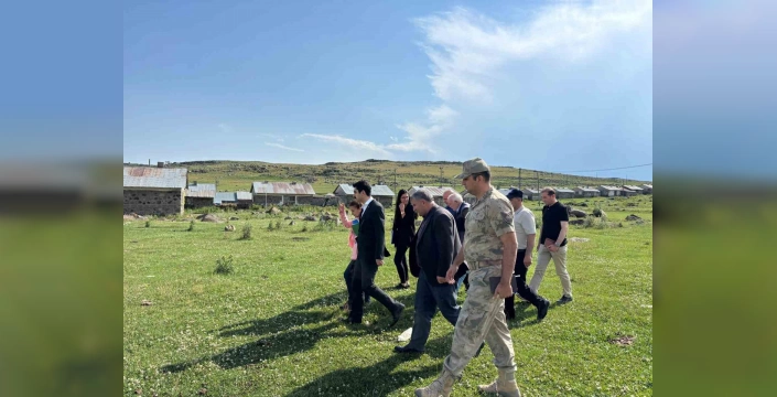 Susuz Kaymakamı Tutal: Köy Köy Dolaşıyor, Vatandaşın Sorunlarını Yerinde Çözüyor