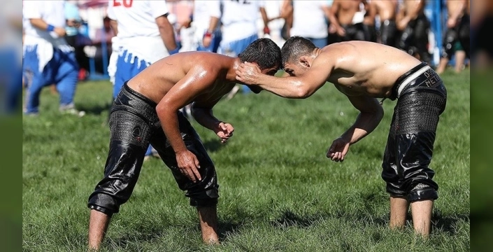 Tarihi Elmalı Yağlı Güreşleri başladı: 70'ten fazla başpehlivan ve 1500'ün üzerinde sporcu kıyasıya mücadele ediyor