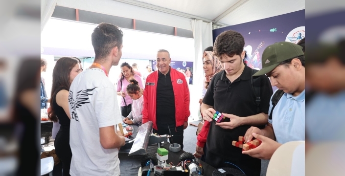 Teknofest İstanbul: Sultangazi Belediye Başkanı Dursun, gençlerle buluştu