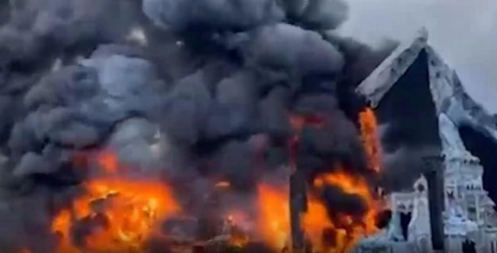 Tomorrowland Festivali'nin ana sahnesi yandı