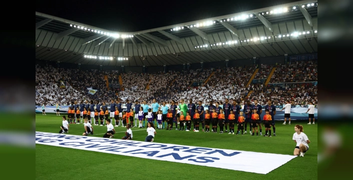 UEFA'dan açıklama: 'Çocukları öldürmeyi durdur' pankartı siyasi değil, insani bir mesajdı