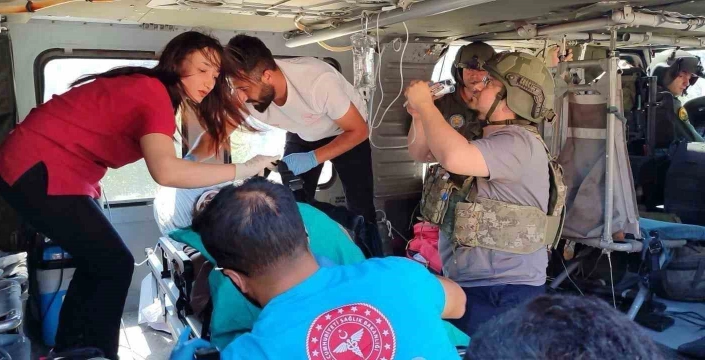 Van'a acil helikopter sevkı: 27 haftalık hamile kadın Şemdinli'den getirildi