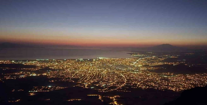 Van'da Erek Dağı'na doğa yürüyüşü