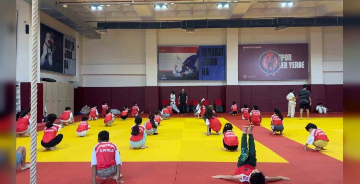 Van'da ücretsiz judo kursu: Dünya şampiyonu Işıl Sinem Aydın'ın izinden